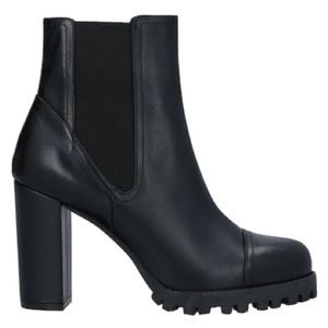 Stuart Weitzman Wenda Leather Ankle Boot
